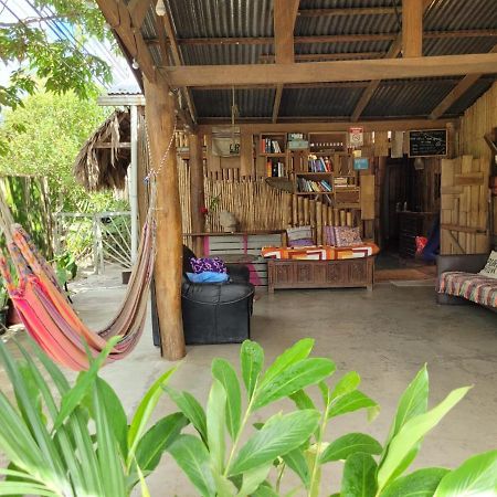 Roots Family Hostel Puerto Viejo de Talamanca ภายนอก รูปภาพ