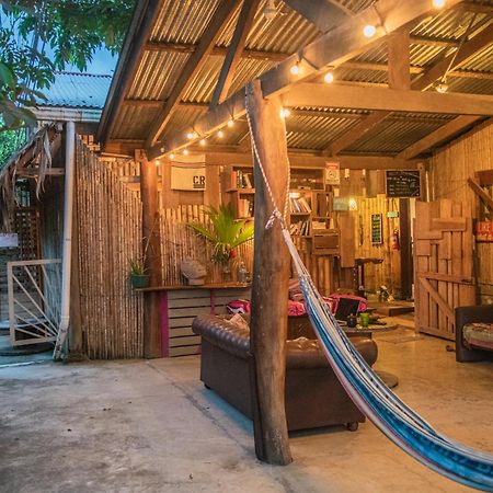 Roots Family Hostel Puerto Viejo de Talamanca ภายนอก รูปภาพ
