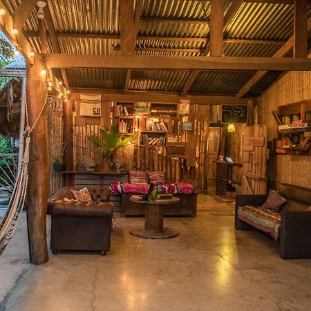 Roots Family Hostel Puerto Viejo de Talamanca ภายนอก รูปภาพ
