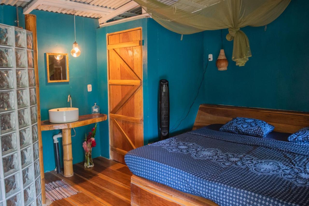 Roots Family Hostel Puerto Viejo de Talamanca ภายนอก รูปภาพ