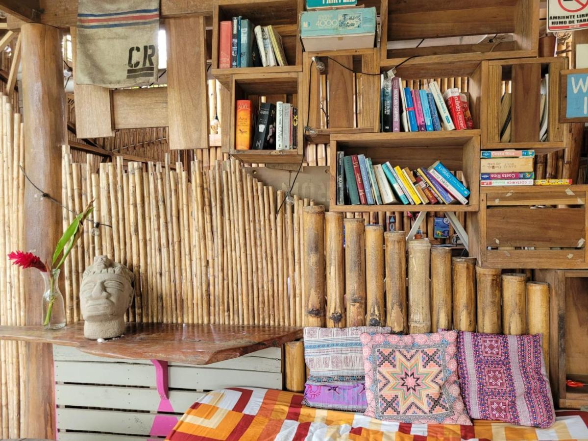 Roots Family Hostel Puerto Viejo de Talamanca ภายนอก รูปภาพ