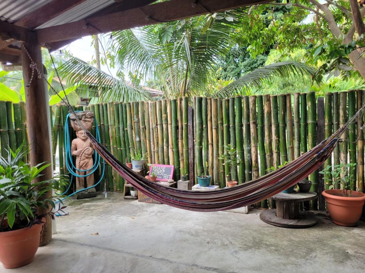Roots Family Hostel Puerto Viejo de Talamanca ภายนอก รูปภาพ