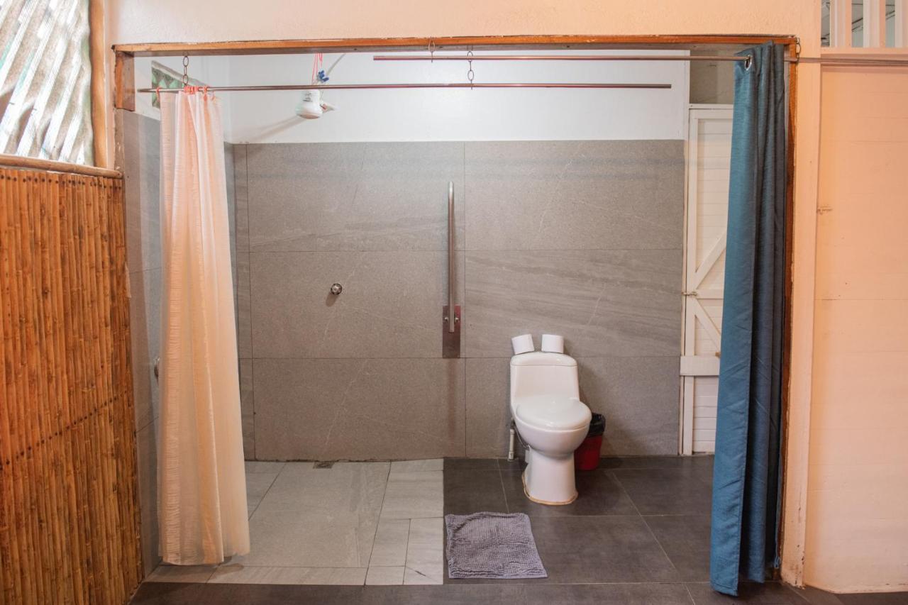 Roots Family Hostel Puerto Viejo de Talamanca ภายนอก รูปภาพ