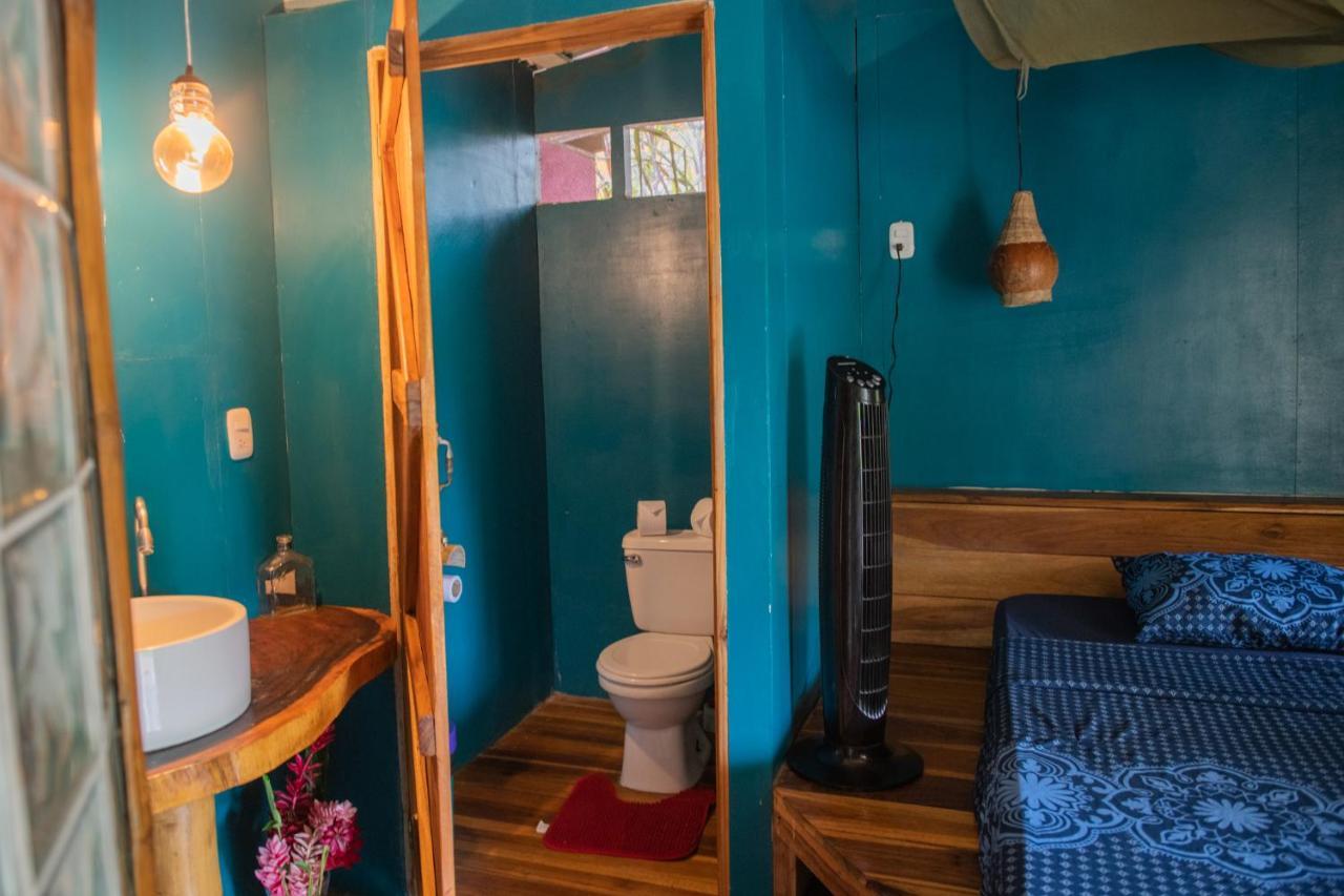Roots Family Hostel Puerto Viejo de Talamanca ภายนอก รูปภาพ