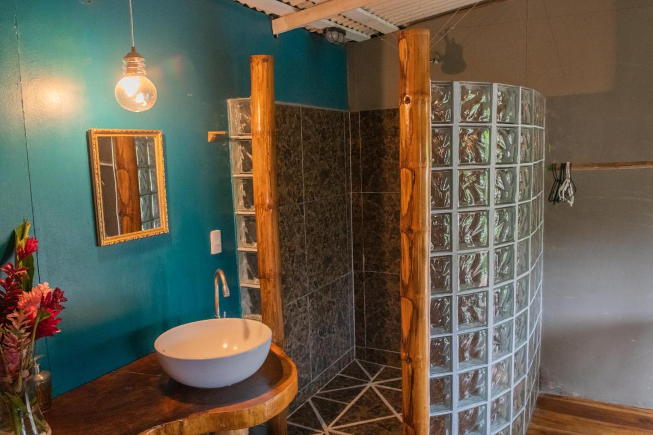 Roots Family Hostel Puerto Viejo de Talamanca ภายนอก รูปภาพ