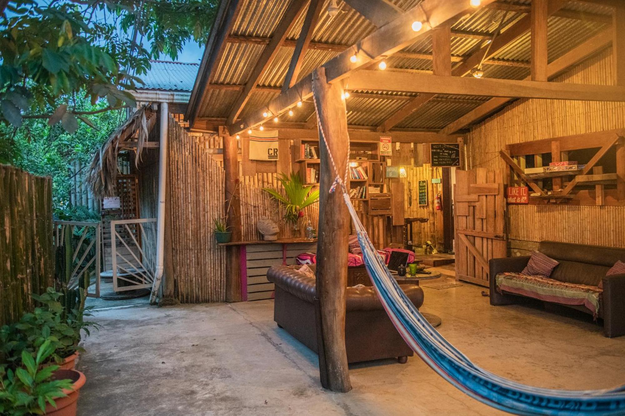 Roots Family Hostel Puerto Viejo de Talamanca ภายนอก รูปภาพ