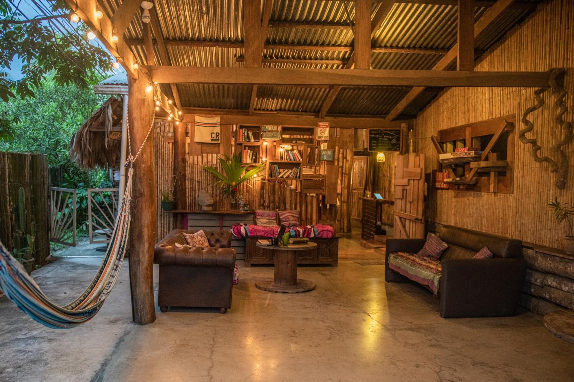Roots Family Hostel Puerto Viejo de Talamanca ภายนอก รูปภาพ